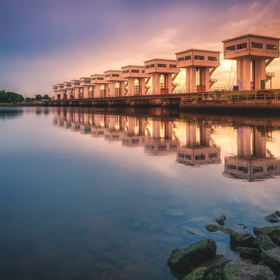 utho-wipat-prasit-floodgates-sunset-pak-phanang-nakhon-si-thammarat-thailand utho-wipat-prasit-floodgates-sunset-pak-phanang-nakhon-si-thammarat-thailand
